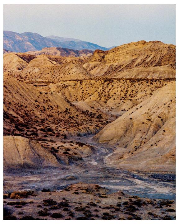 Desert landscapes [Nikon FE2, Nikkor 28mm 2.8 & 105mm 2.5, Kodak Gold 200 / Kodak Vision 3 500t / Lomo 800]