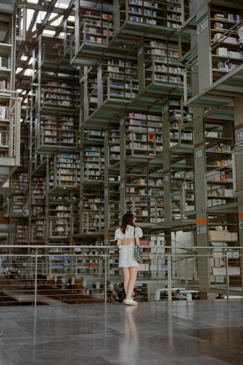 The Library - Leica M6, 40mm, Kodak Ultramax