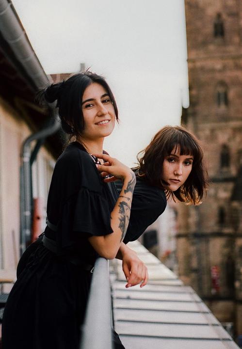 Lina &amp; Leila on Portra 400 // Yashica FX-1
