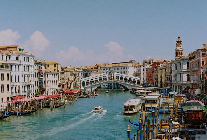 A week ago in Venice [Canon 1 N, 50mm f/1.8, Kodak ProImage 100]