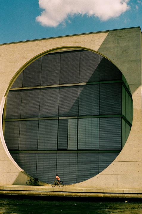 Berlin Cyclist - Nikon FM - 50mm 1.8 - Colorplus