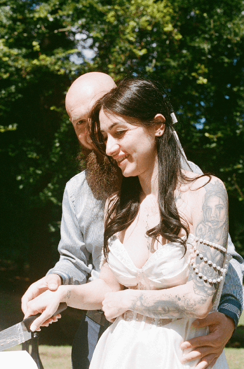 Accidentally shot a refugee wedding [Portra 400 | Olymps OM1 | Zuiko 50mm f1.8]