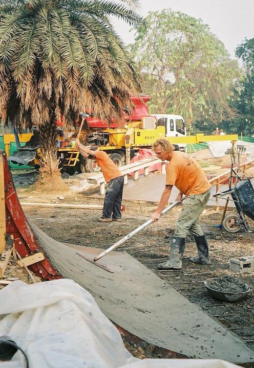 Skatepark construction in Pakistan (Olympus MJU II, HP5)