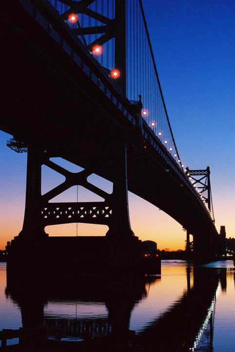 Ben Franklin Bridge - Olympus OM4T, Zuiko 50mm 3.5 & 28mm 2.8, Cinestill 800T