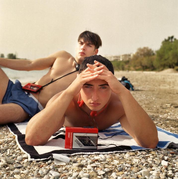 BOYS AND THEIR WALKMAN [Yashica Mat 124G / 80mm / Lomography CN 400]