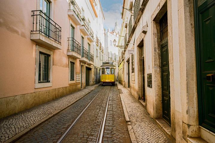 Around Lisbon | Leica M6 - 21mm SEM, 35mm 1.3, 75mm 1.4 - Portra 400, Gold 200, Fujifilm c200|