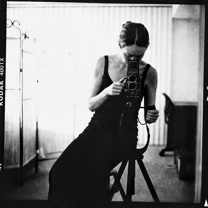 Mirror [Rolleiflex 2.8C | Carl Zeiss Planar 80mm f/2.8 | Kodak Tri-X 400TX]