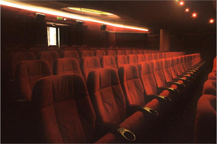no seats available | Lomography 800 | Olympus OM-2n