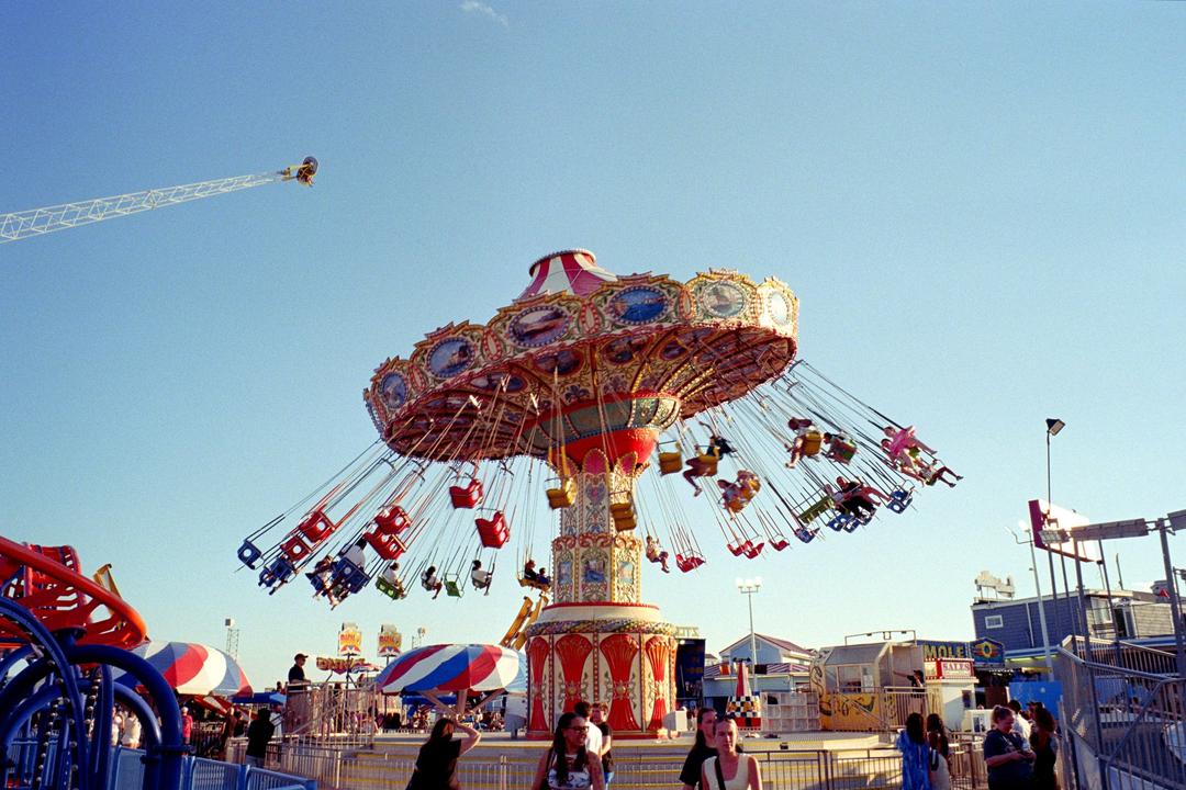 Seaside [M4P, 28mm f/2.8, Ultramax], shot on leica m4-p with kodak