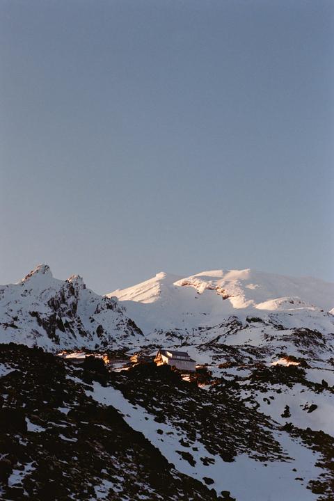 Whakapapa Village [Nikon F80 / 50mm / Ultramax 400]