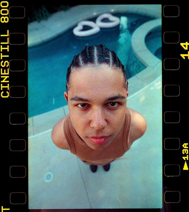 I love wides close up (Cinestill 800t, Canon A1, Canon FD 20mm)