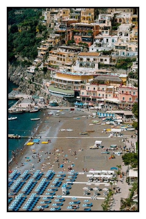 Italia, tu bellissima spiaggia. Canon EOS Rebel // 24-50mm // Kodak 400 Max