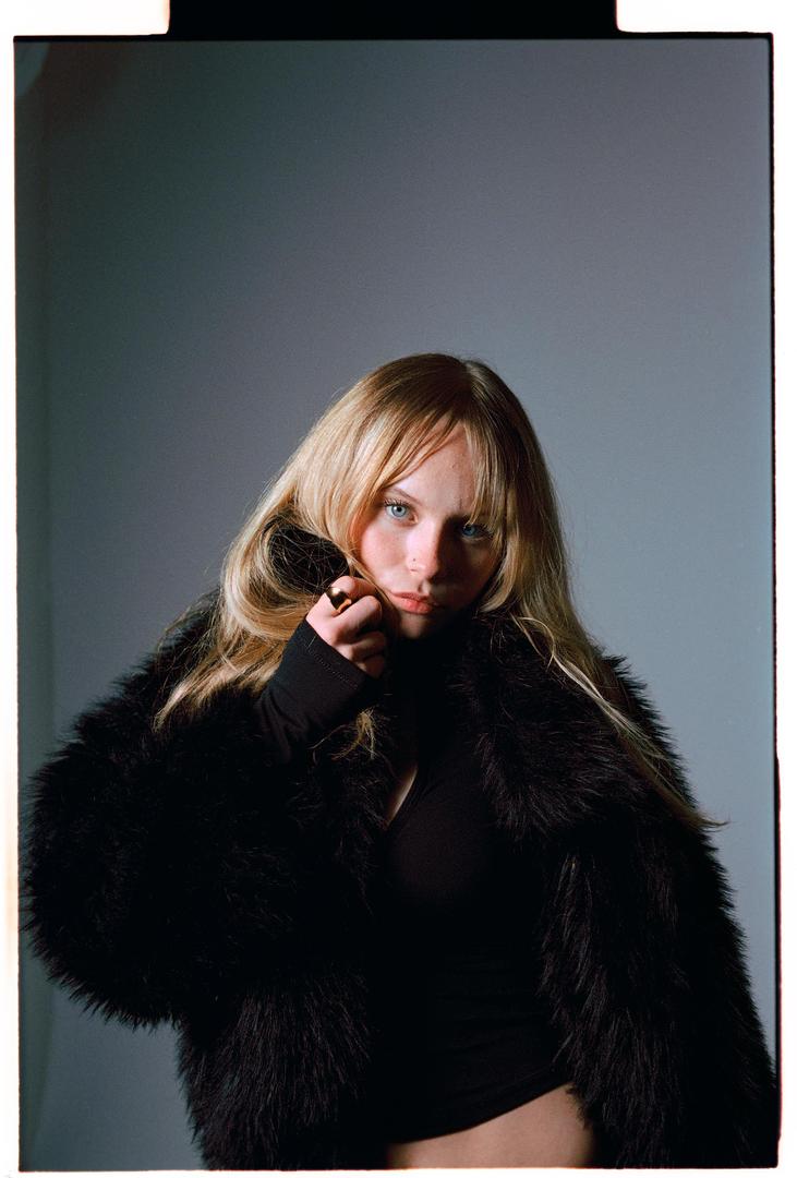 Jeanne on Portra 800 [Canon EOS-1N, Sigma 35mm f1.4 Art], shot on canon eos 1n with kodak portra 800