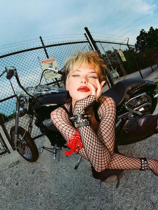 [ Biker Chick | Fuji 400 | F100 ]
