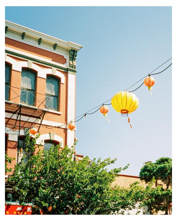 China town stroll [Olympus XA, Kodak Ultramax 400]