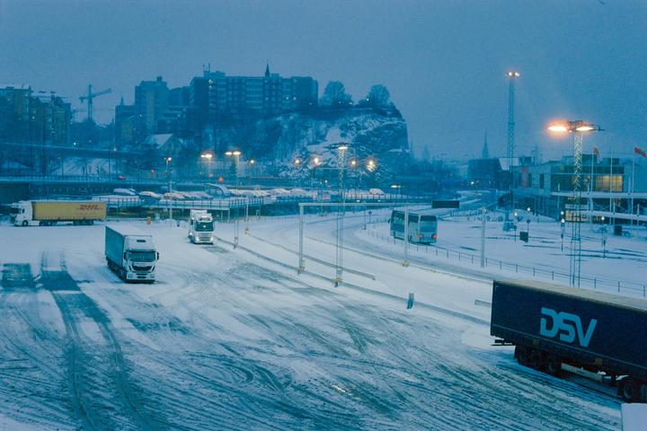 Morning Route [Ricoh XR2-S, Rikenon 50mm f/2, Cinestill 800T+1]