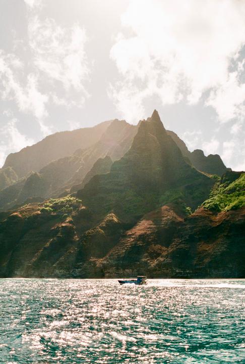Nā Pali Coast [Nikon FM2, 24mm, Fujifilm Superia Premium 400]