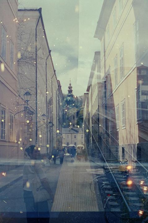 Camera didn‘t continue the film, so in this Pic there are like 30 Exposures. How to avoid this in the Future? (Canon AE-1)