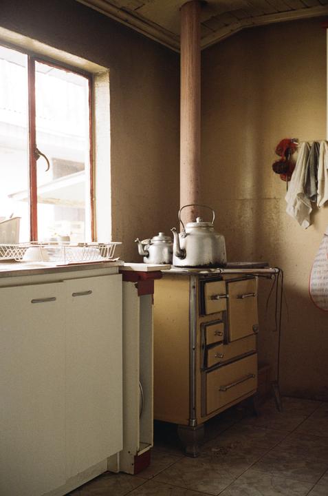 Abuelita’s kitchen in Chile [Olympus 35SP, G. Zuiko 42mm f/1.7, Portra 800]