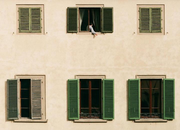 Outside Smoke [Canon AE-1, 50 mm f/8, Fuji 200]