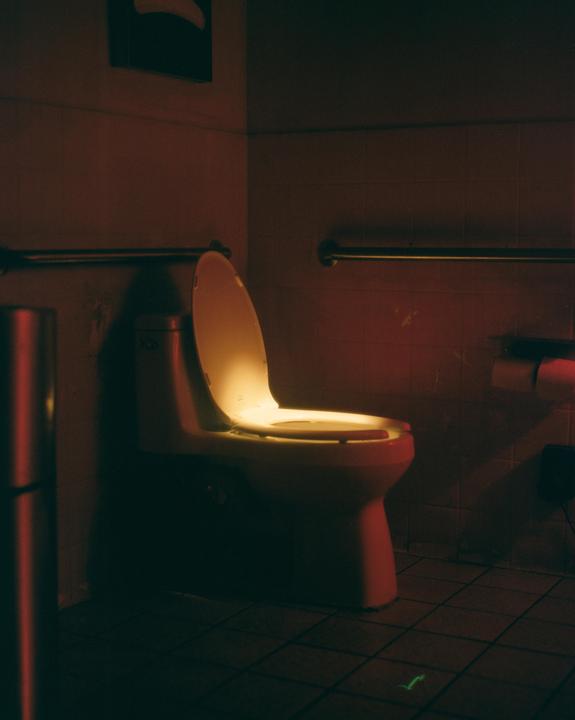 Holy Toilet [Pentax6x7- 105mmf2.4 - Portra 400]