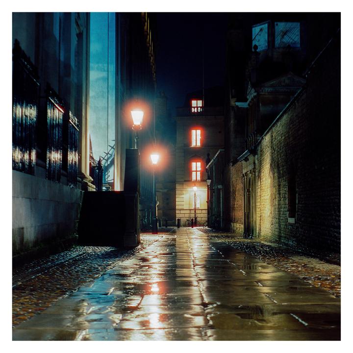 Creepy alley | Cinestill 800T | Mamiya C330 | 105mm f3.5