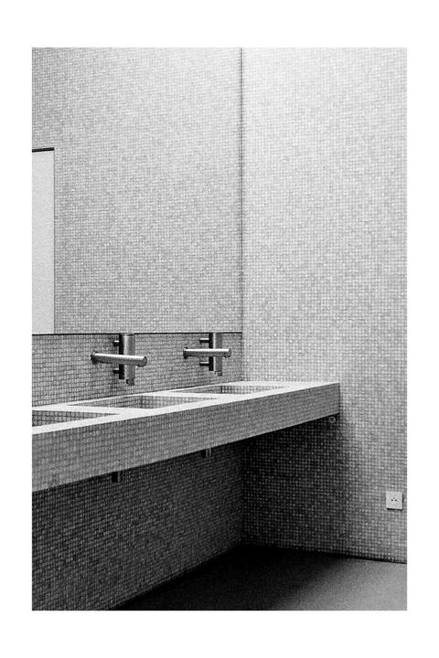 Sinks [ canon P • Canon 50mm f/1.4 • Kentmere pan 400 +2 ]