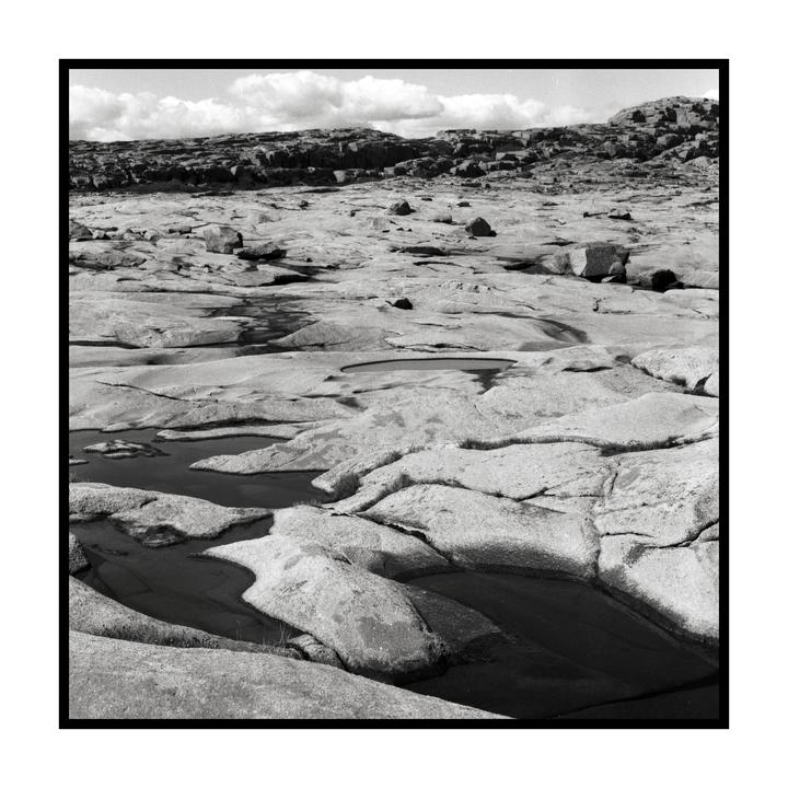 Land of cliffs [Hasselblad 2003 fcw, Carl-Zeiss 80 mm f/2.8, Ilford FP4]