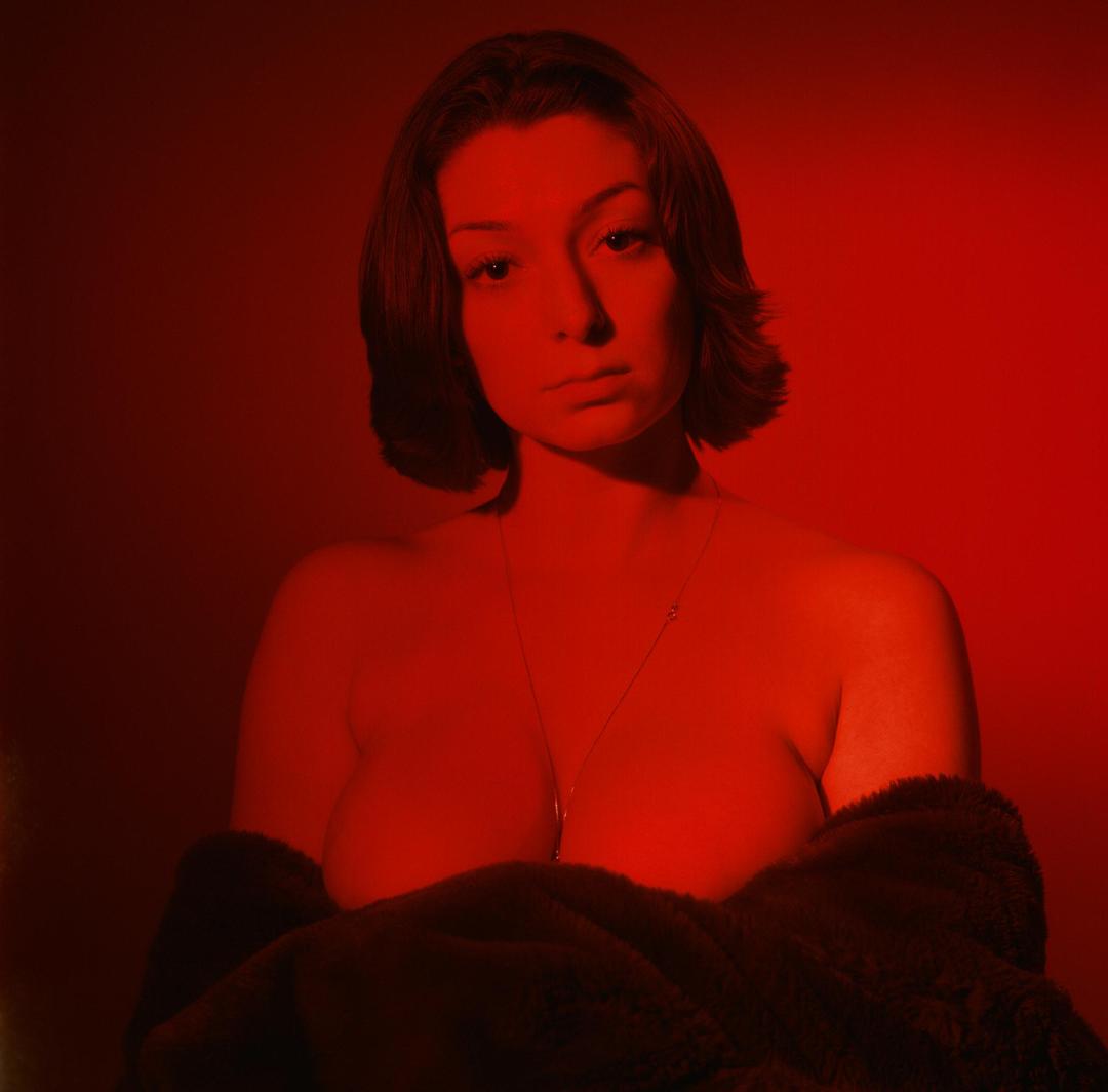 Lady in Red [Kodak E100 | Rollei 6008i | Schneider Tele-Xenar 180mm f2.8 @ f11]
