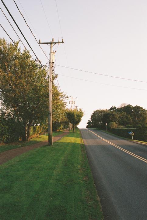 These seem a bit more grainy than expected, can u tell why? (Portra 400, 28/50mm, Olympus OM-10)