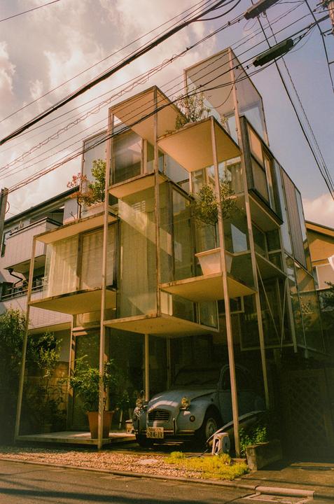 Architect house with Citroën 2CV, Tokyo (Olympus OM-1n, Portra 400)