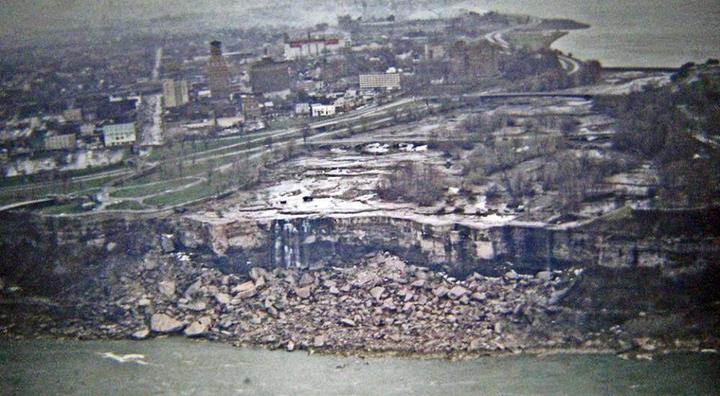 Niagara falls without water, 1969