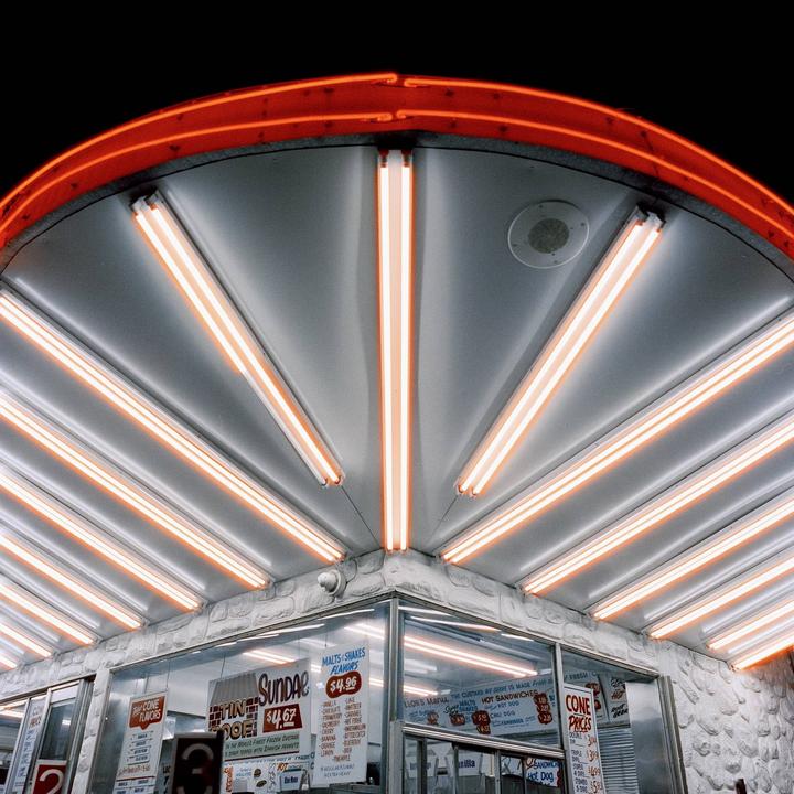 [Hasselblad 503cx | 50mm f/4 | Cinestill 800T]