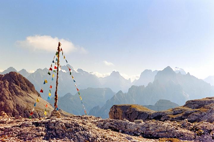 Mountain Flags (Leica M2 / Voigtlander 35 f1.4 / Portra 400)