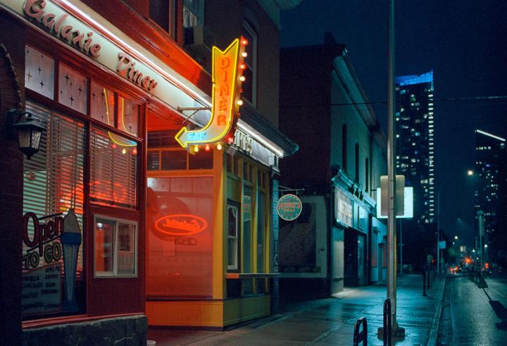 Galaxie Diner (Nikon F3, Voigtländer 40mm f/2, Kodak Vision 3 500T)