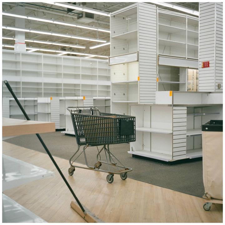 The last day of Bed Bath and Beyond (Rolleiflex 3.5C, Zeiss 75mm, Fuji Pro 400H)