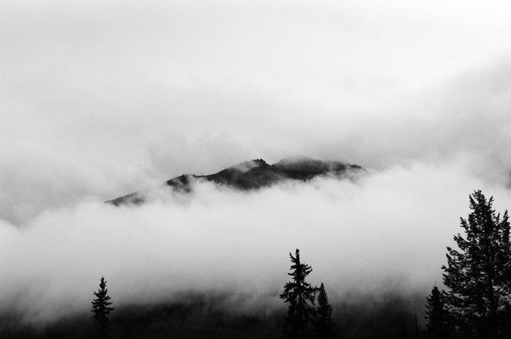 Misty Mountains | Canon EOS 1N / 50mm 1.8 | Kentmere 400