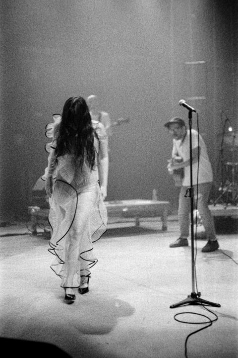 Rhonda presents: Invisible Woman [Yashica FX3 | 50mm / Ilford HP5 400 @ 1600]
