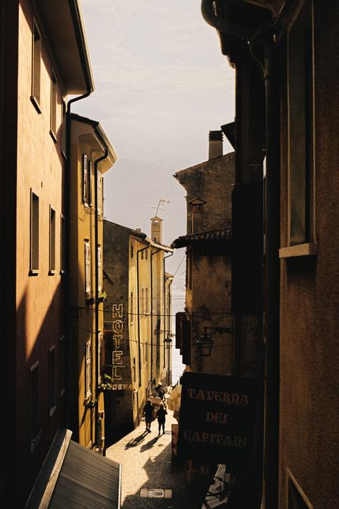 Olympus Om-2n, 28mm f2, Malcesine Italy