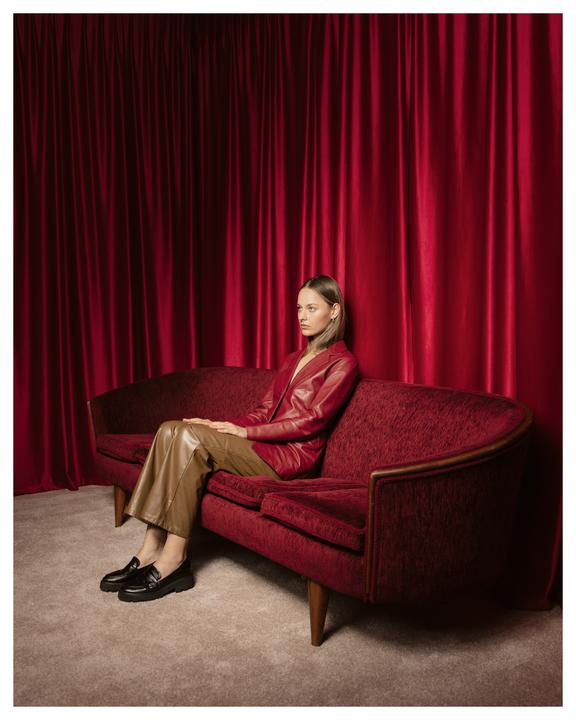 Red Room - [Mamiya RZ67, 50mm, Portra 160]