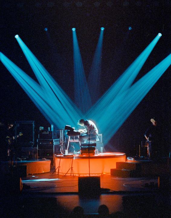 solo (Canon F1, Canon FD 85mm f/1.2L, Cinestill 800T)