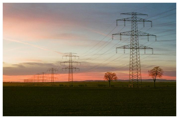 Sunset by the road side [Nikon F100, Ektar 100]