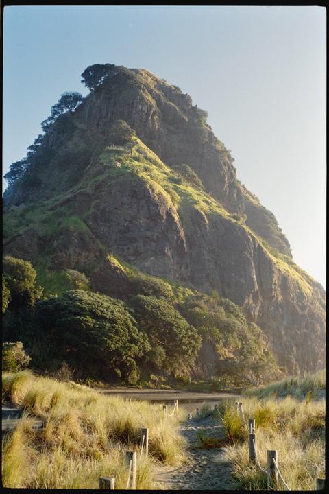 Lion Rock [Nikon F80 / 50mm / Fujicolor C200]