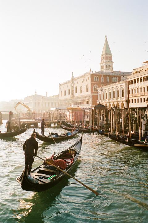 Golden Hour in Venice, Italy || Leica M6 || 35mm 1.4 || Portra 400