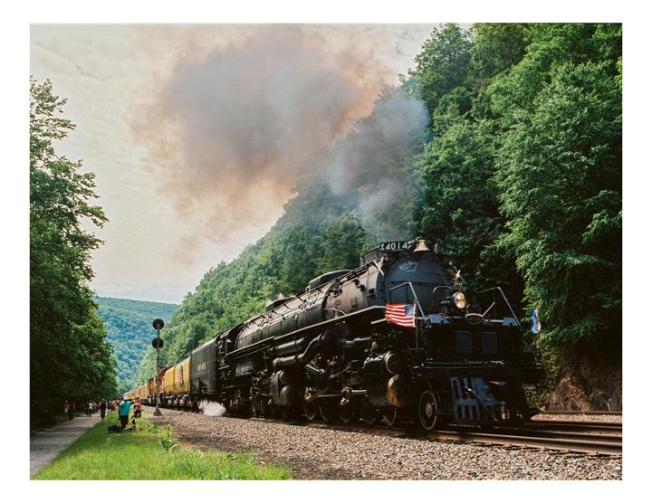 Union Pacific 4014 Big Boy passing through Penn Haven Junction, Pennsylvania [Mamiya 645, 55mm F/2.8, Portra 400]
