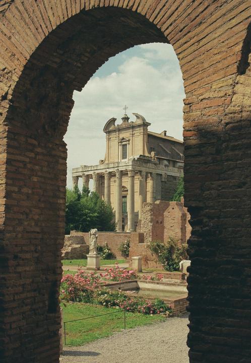 Roman forum [Nikon FE, Voigtlander 40mm f/2, UltraMax]