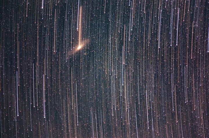 Andromeda in motion [Pentax LX + SMC 135mm 3.5 + Fuji Superia 400. 1hr exposure, guided]