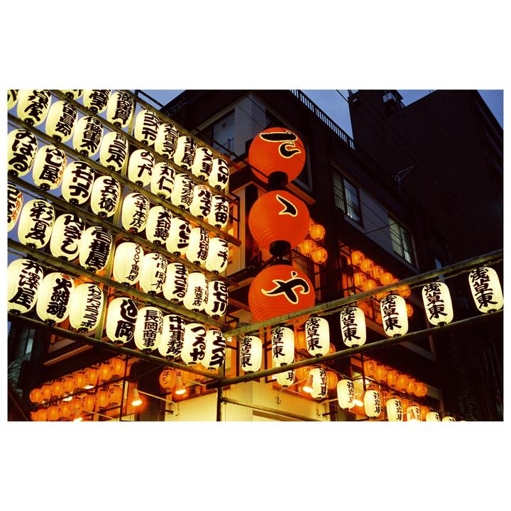 Asakusa, Tokyo | Leica M2, Voightlander Nokton Classic 35mm, Cinestill 800T
