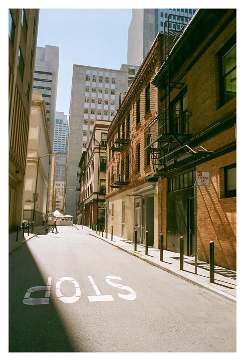 STOP [OM10, 28mm, Kodak Gold ]