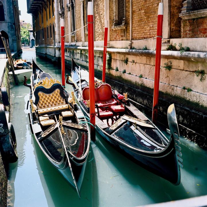 Venice [rollei mx-evs, kodak portra 400]